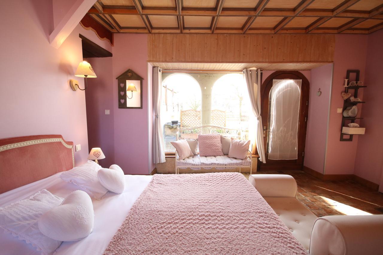 Chambres D'Hotes Les Delices De La Roche Louresse-Rochemenier Екстериор снимка